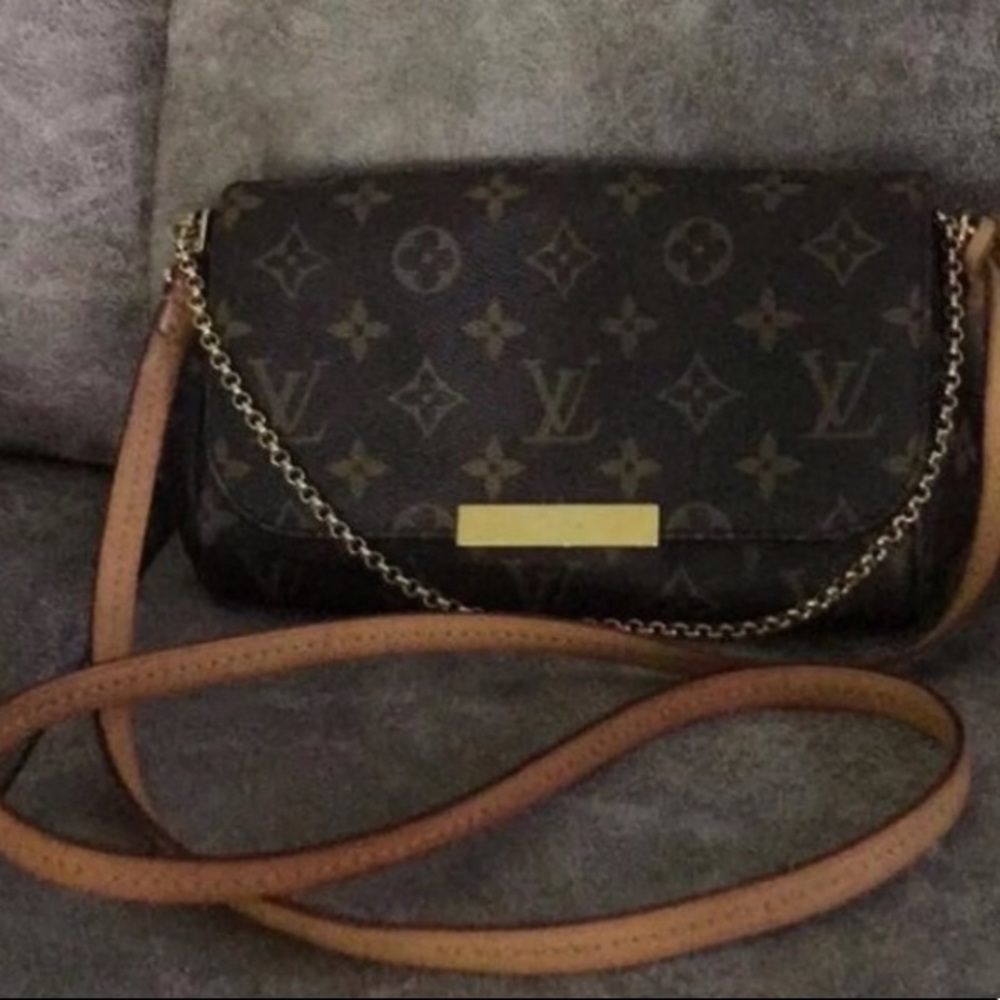 🌸SOLD🌸 Authentic Favorite pm. Very hard to find.